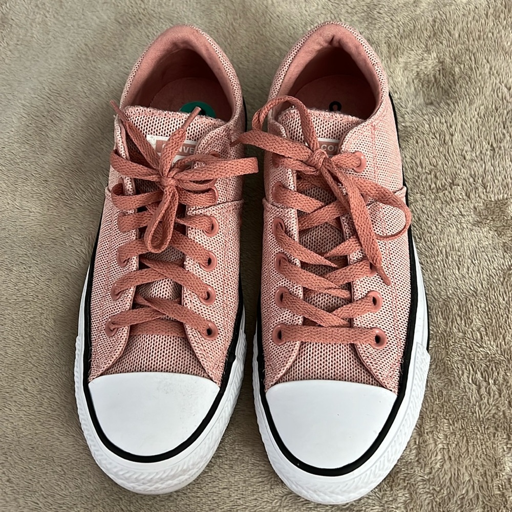 Converse Women's 8 PINK Chuck Taylor’s NWOT